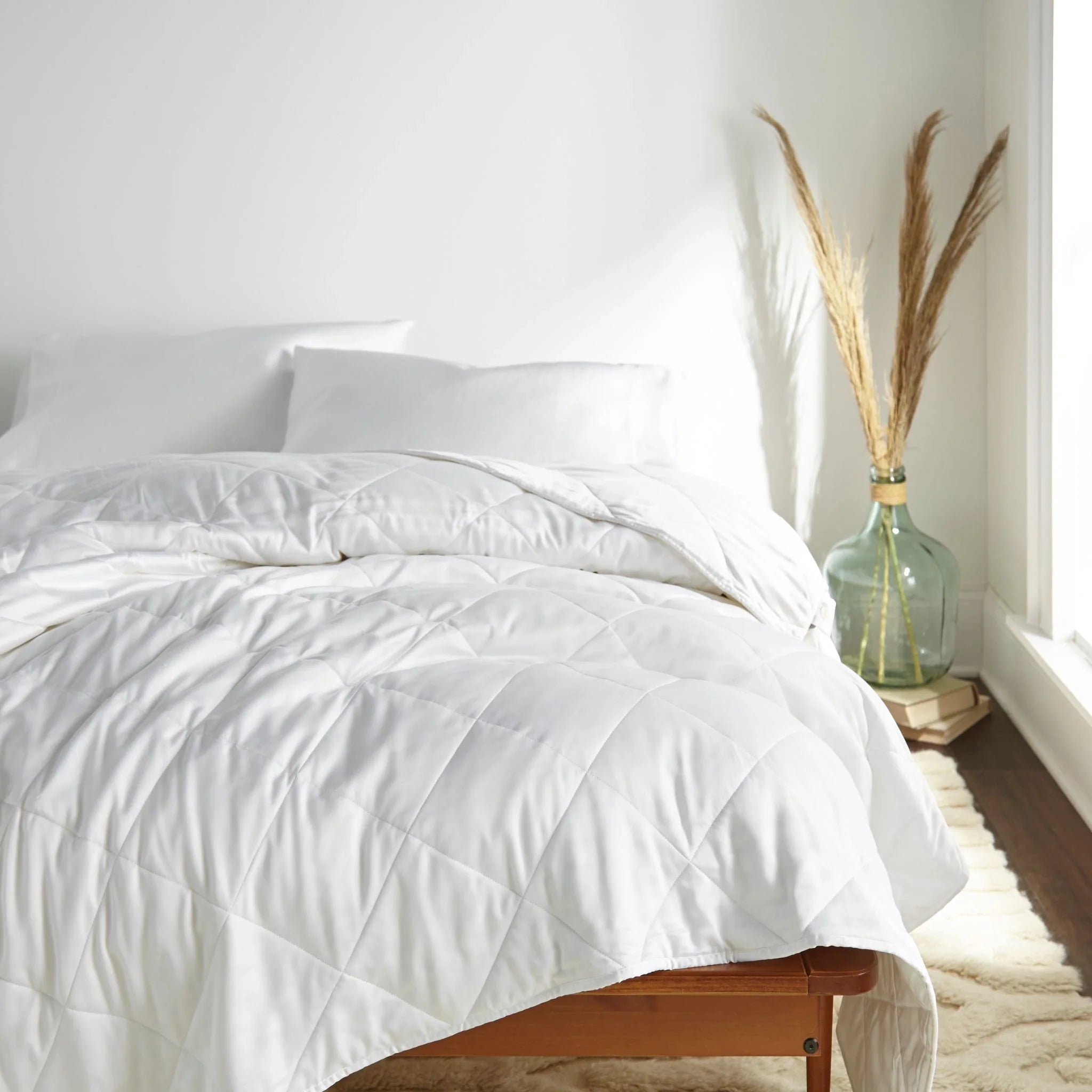 Bamboo Viscose Hypoallergenic Duvet Comforter with Corner Ties