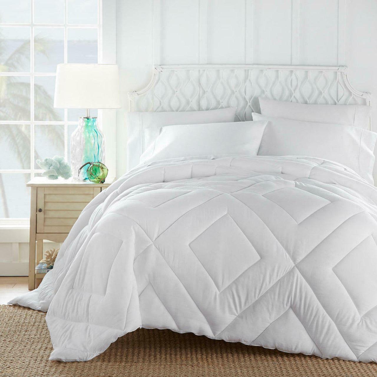 Tommy Bahama All Season Relaxed Comfort Butter Soft Down Alternative Comforter (Hypoallergenic)